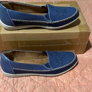 Earth Origins Navy Women's Flats with Cutout Design 9-1/2W